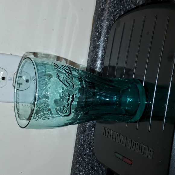Coca-Cola GLASSWARE Collectibles  4 Glasses - Picture 5 of 10